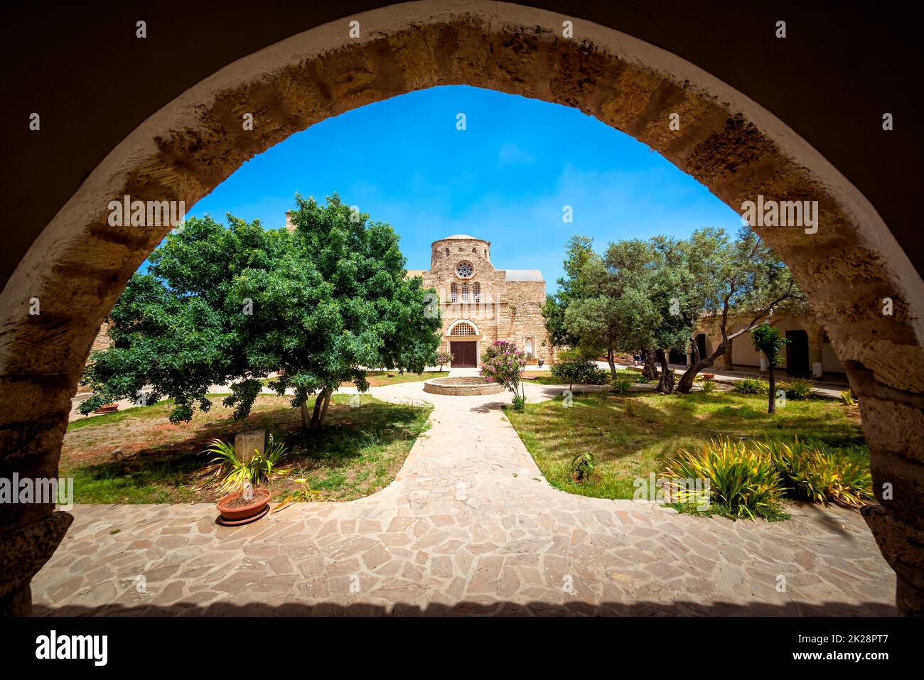 Monastère de Saint Barnabas à Chypre, cour intérieure Banque D'Images