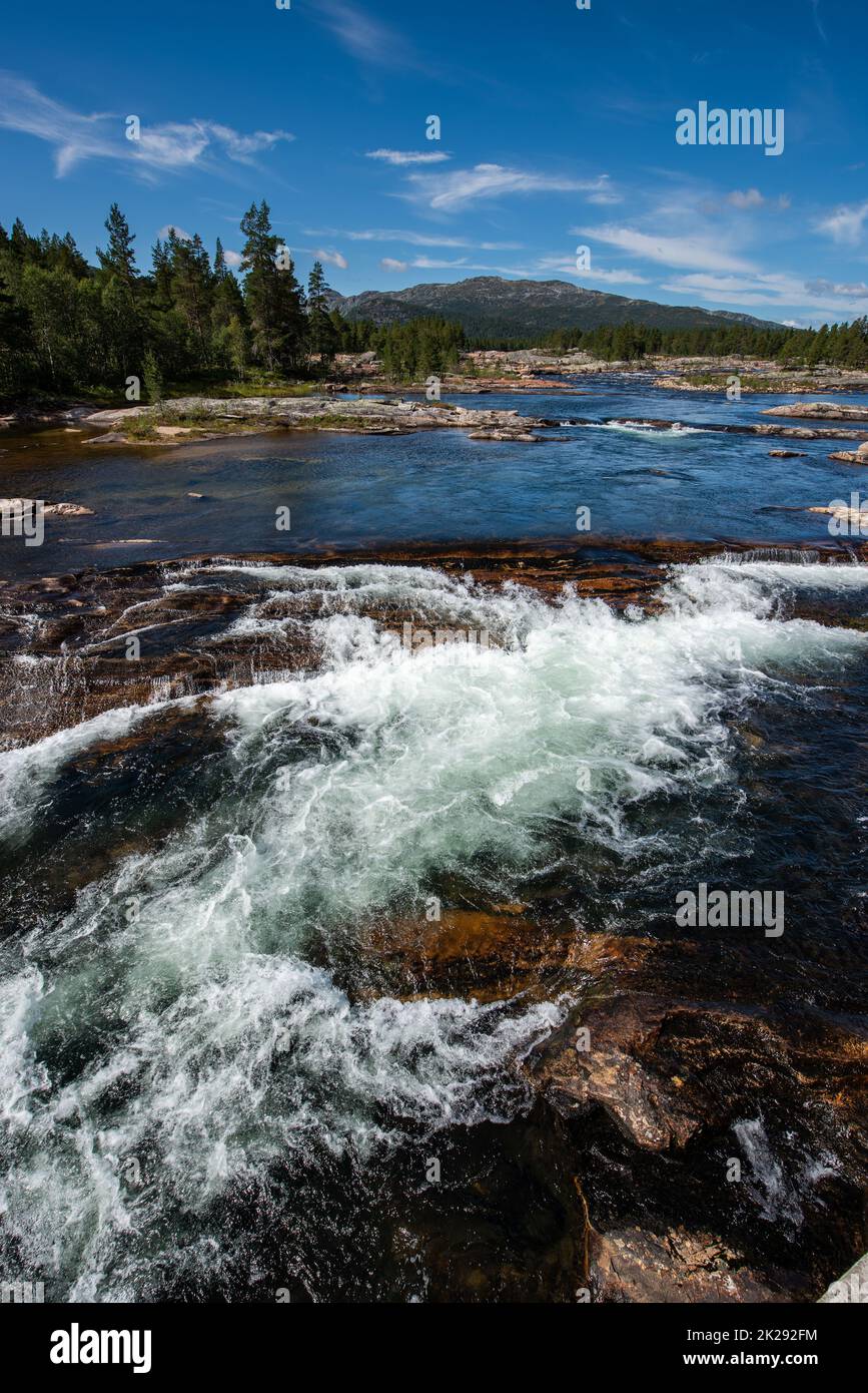 Paysage scandinave de la rivière Otra, Norvège Banque D'Images