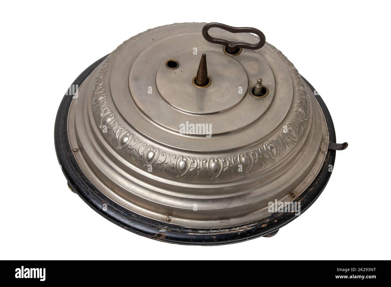 Ancien support d'arbre de Noël allemand original (1902) avec boîte à musique mécanique avec 2 chants de Noël et mécanisme de rotation pour l'arbre de Noël. Masque. Isolé sur blanc. Banque D'Images