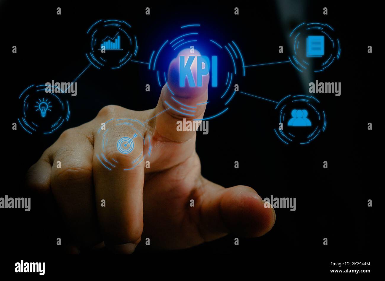 Indicateur de performance clé KPI.interface à écran numérique avec icône tactile homme d'affaires.concept de technologie d'entreprise et de réseau. Banque D'Images