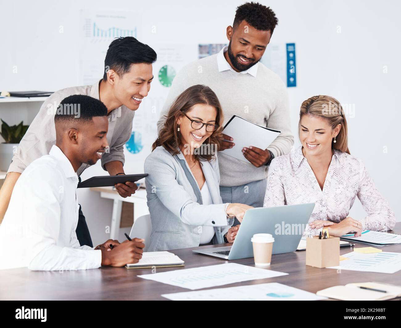 Travail d'équipe, collaboration et formation avec une femme dirigeante ...