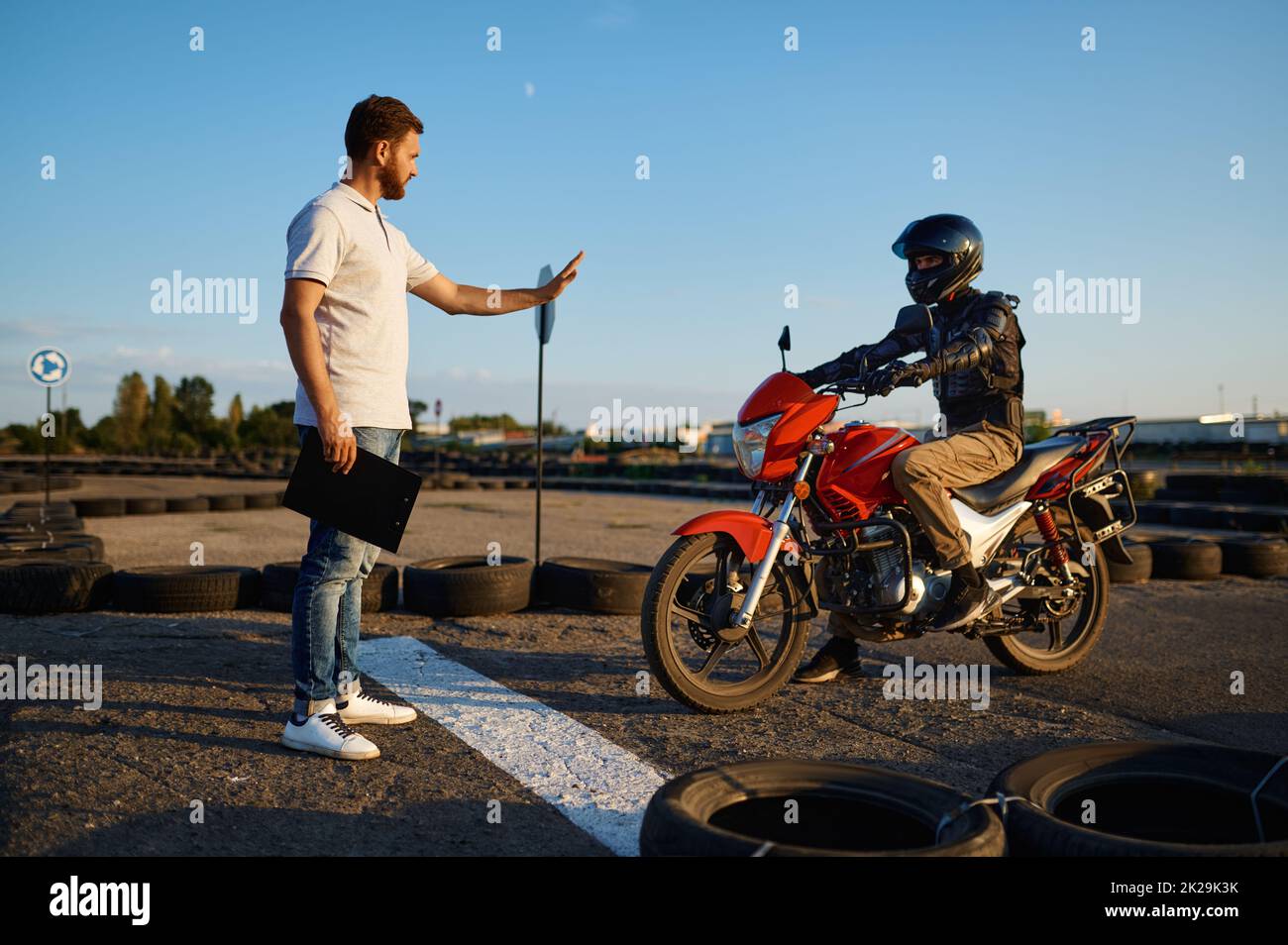 Étudiant à la ligne de départ, école de moto Banque D'Images