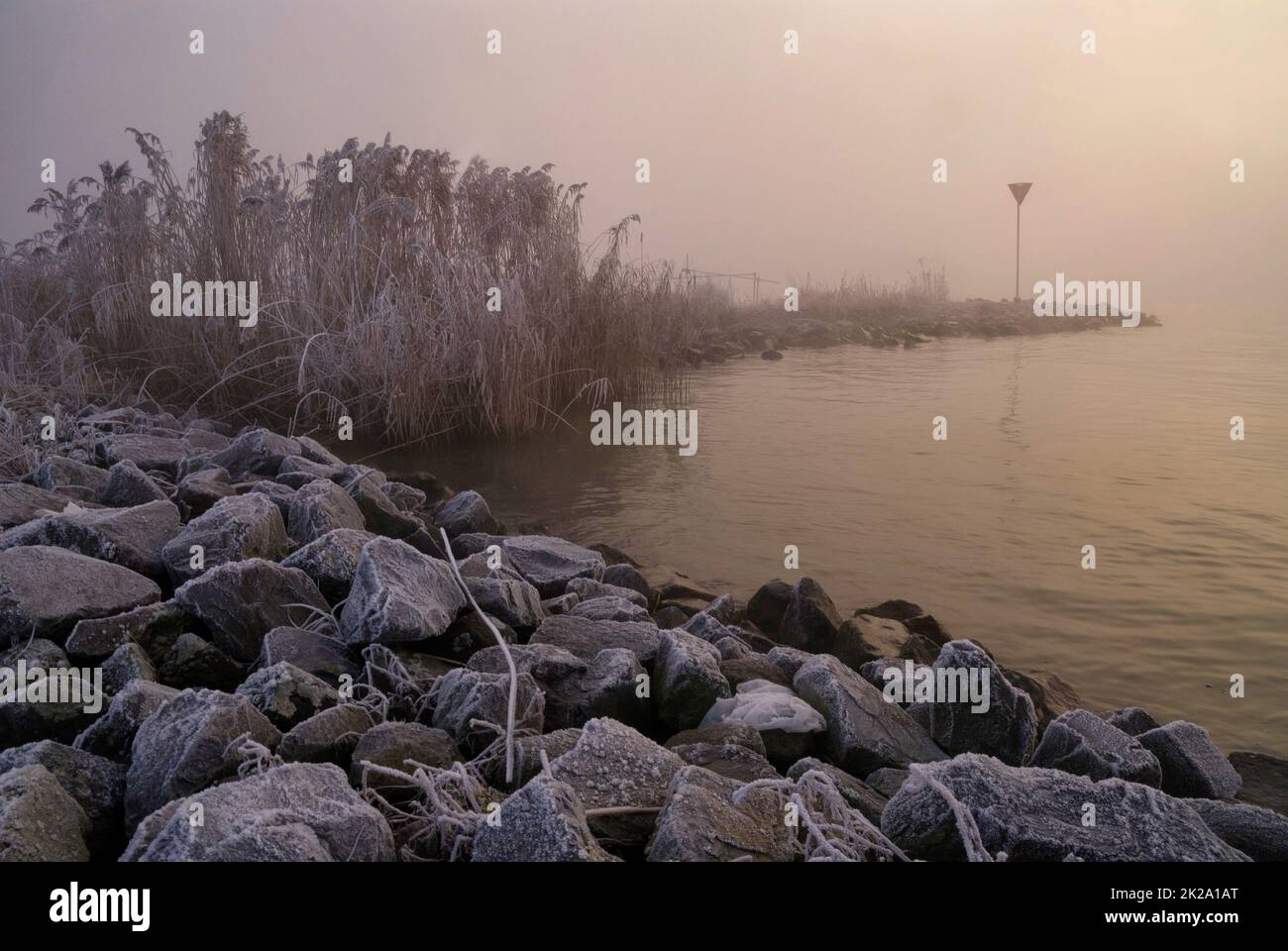 Rochers gelés sur la rivière Merwede Banque D'Images