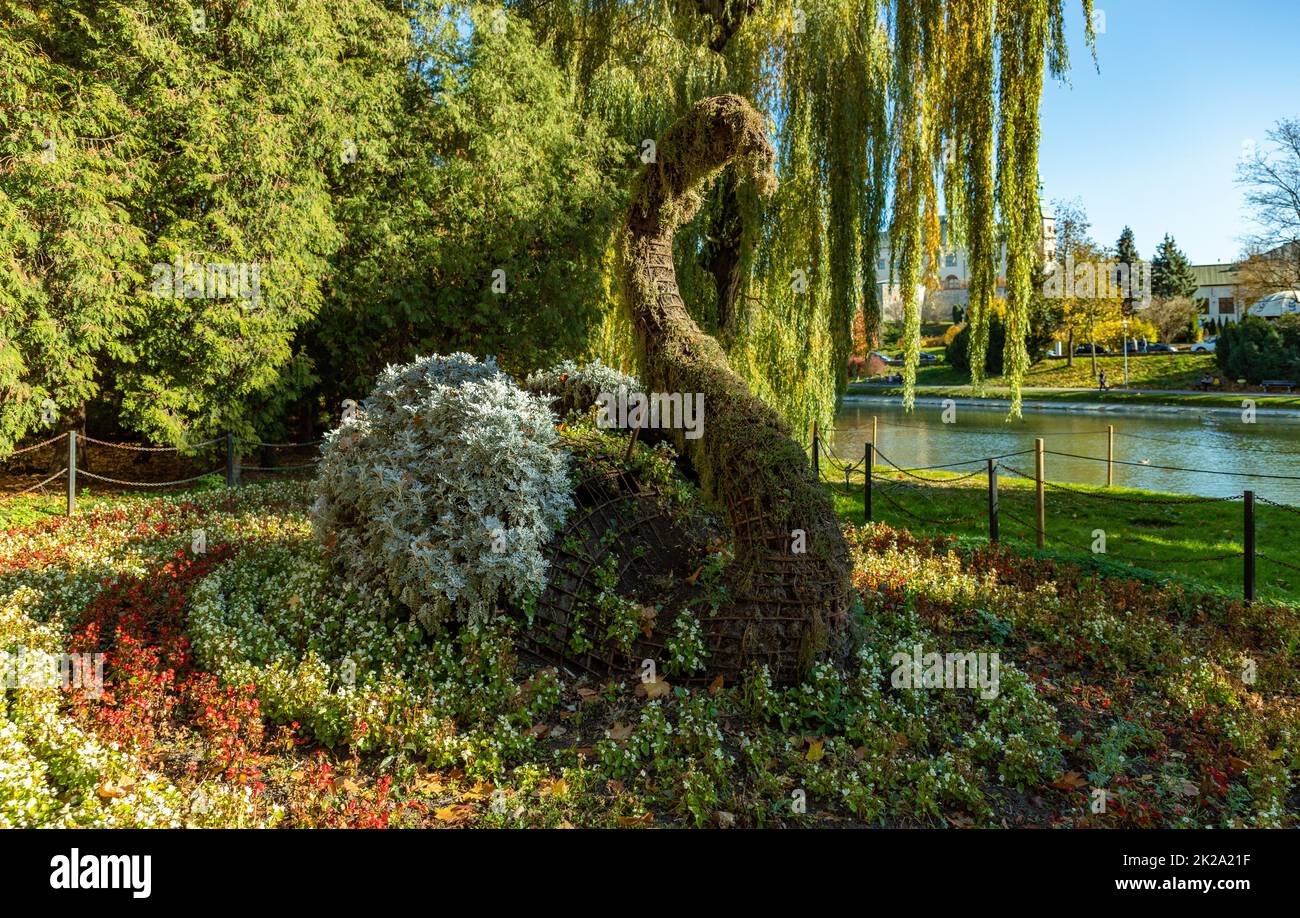 Sculpture de fleurs de cygne dans le parc municipal StanisÅ‚aw Staszic Banque D'Images