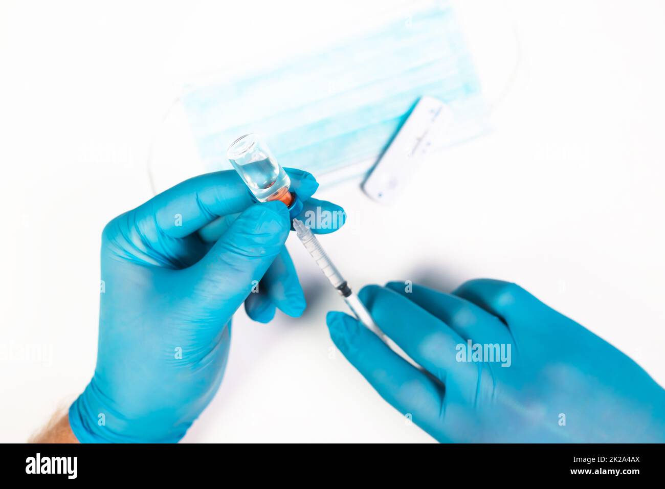 Examens médicaux, tests et vaccins pour la protection de l'infection pendant une pandémie de coronavirus. Banque D'Images