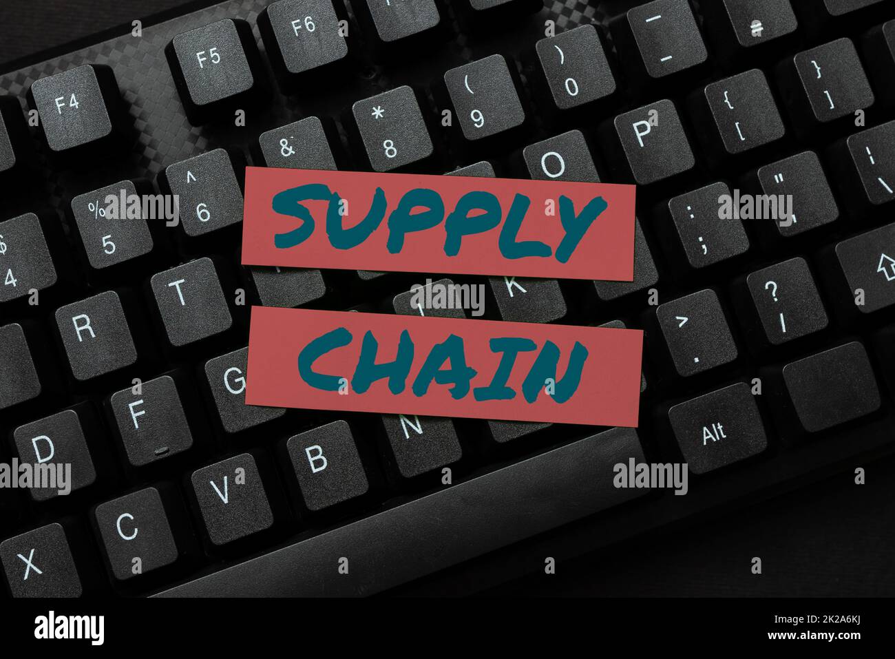 Légende conceptuelle chaîne logistique. Réseau d'approche d'affaires entre une entreprise et les fournisseurs dans la production d'un produit entrant informations importantes en ligne, tapant drôle Internet Blog Banque D'Images