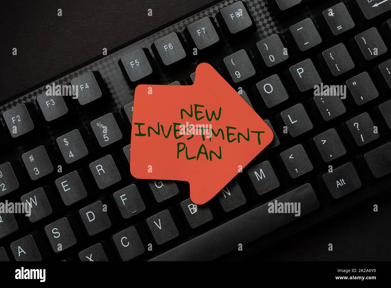 Légende conceptuelle Nouveau plan d'investissement. Aperçu de l'entreprise buts et objectifs financiers avec vos ressources financières dactylographie Programme Code script, Résumé Télécharger un nouveau journal en ligne Banque D'Images