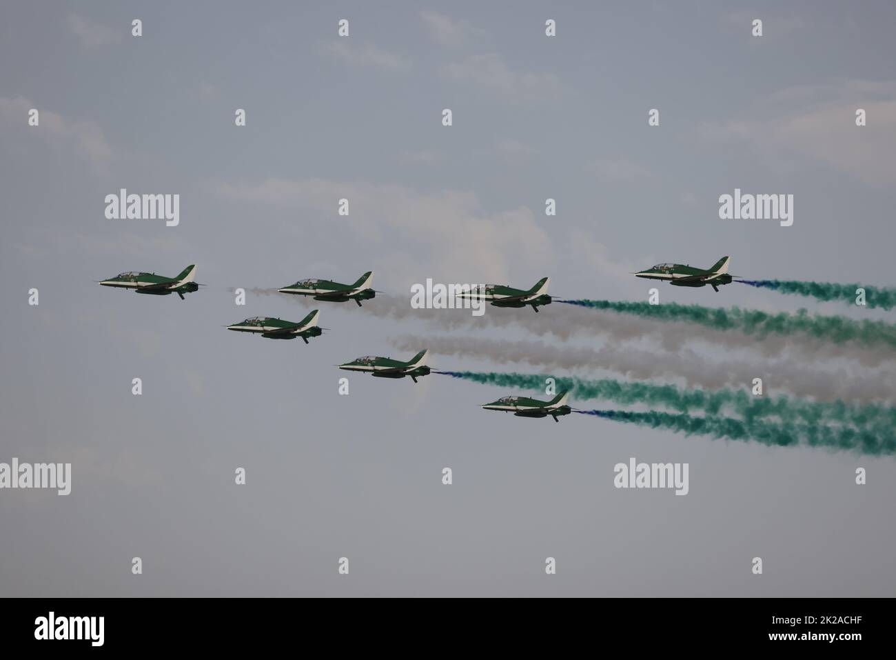 Riyad, Arabie Saoudite. 22nd septembre 2022. Des avions de l'équipe d'exposition acrobatique de Saudi Hawks se présentent lors d'un spectacle aérien pour célébrer la Journée nationale de l'Arabie Saoudite à Riyad, en Arabie Saoudite, le 22 septembre 2022. Crédit: Wang Haizhou/Xinhua/Alay Live News Banque D'Images