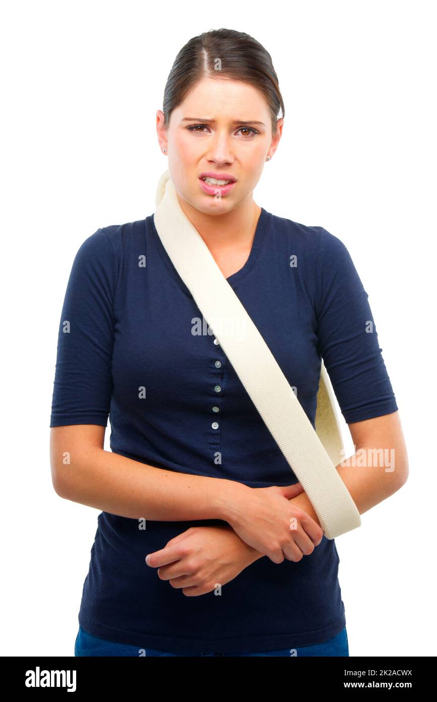 Femme avec fracture du bras en écharpe, bras cassé dans le plâtre en  écharpe ou cast Photo Stock - Alamy
