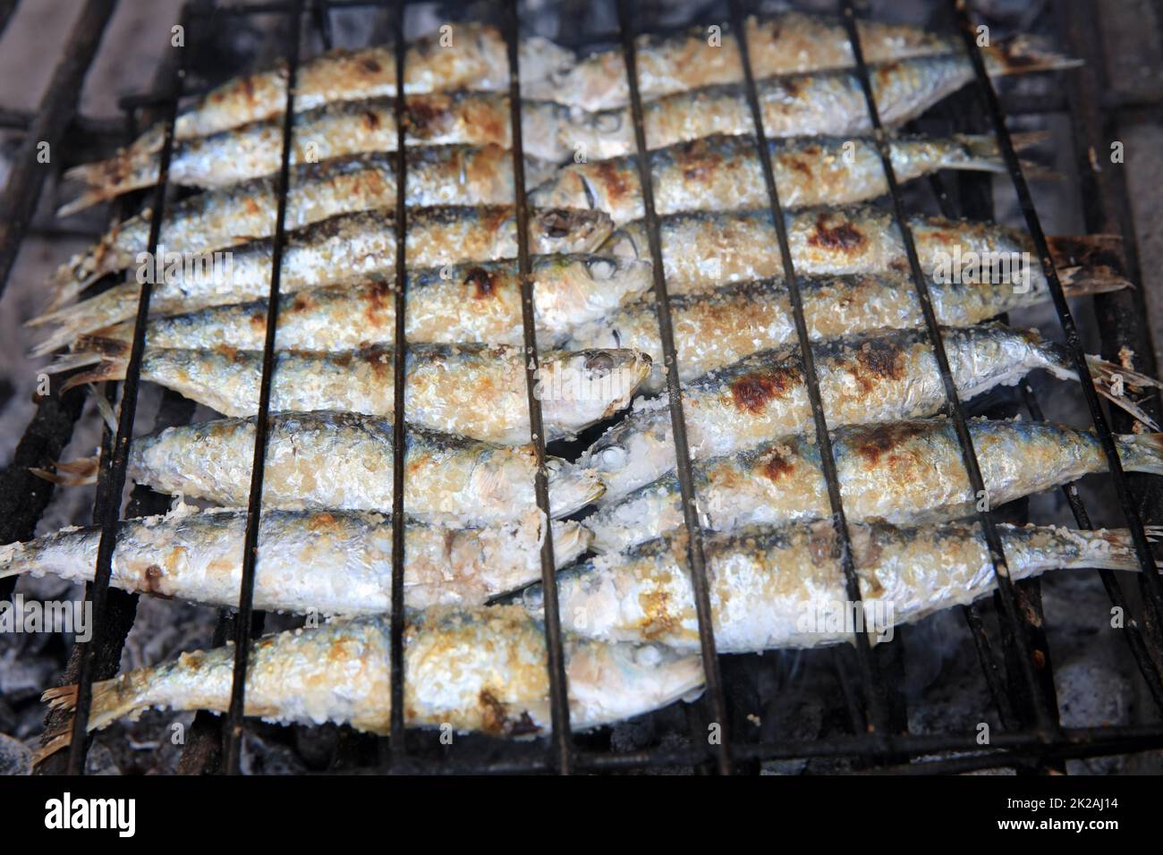 Des sardines fraîches préparées au Grill Banque D'Images