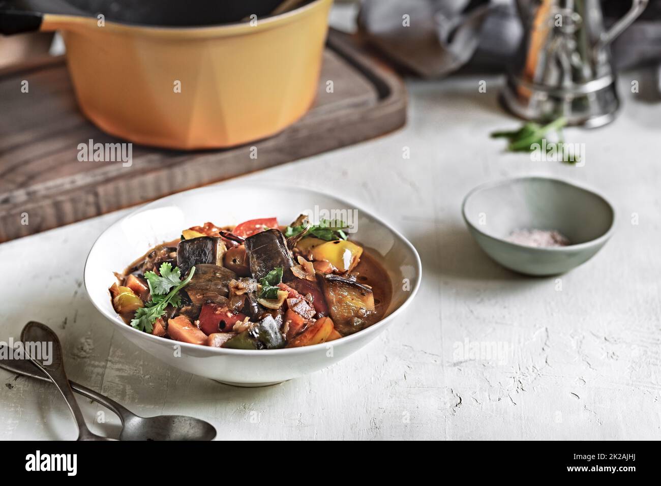 Aubergine avec carotte, poivron et tomate cerise ragoût Banque D'Images