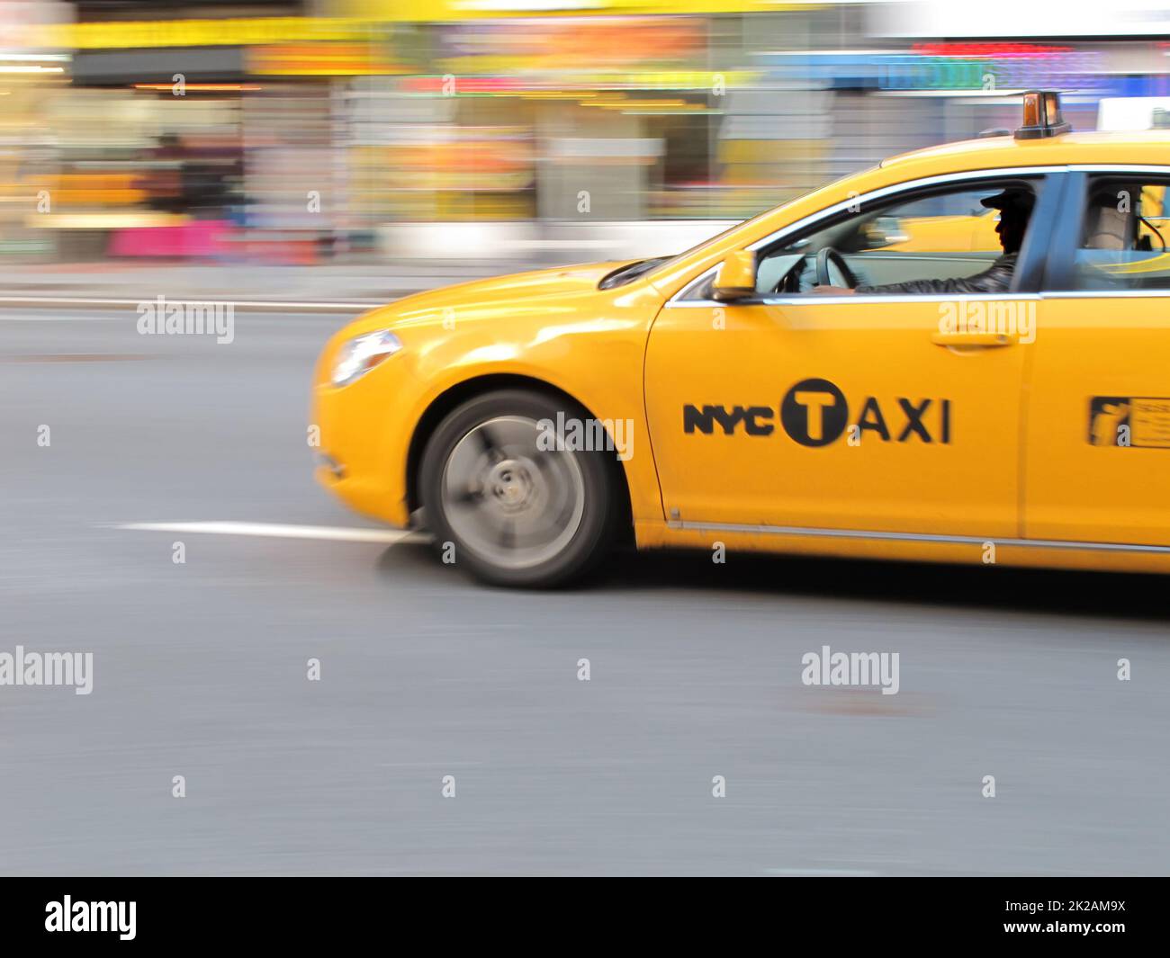 Taxi à New York - objectif et mouvement flous. Taxi à New York - objectif et mouvement flous. Banque D'Images