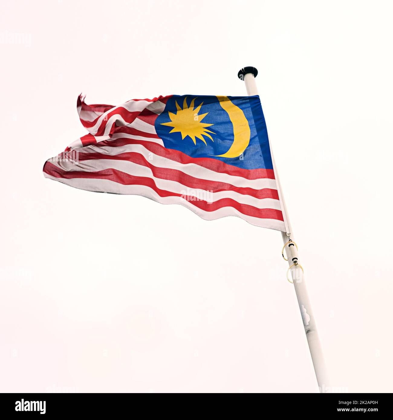 Le drapeau de la Malaisie. Coup de feu du drapeau malaisien soufflant dans le vent. Banque D'Images