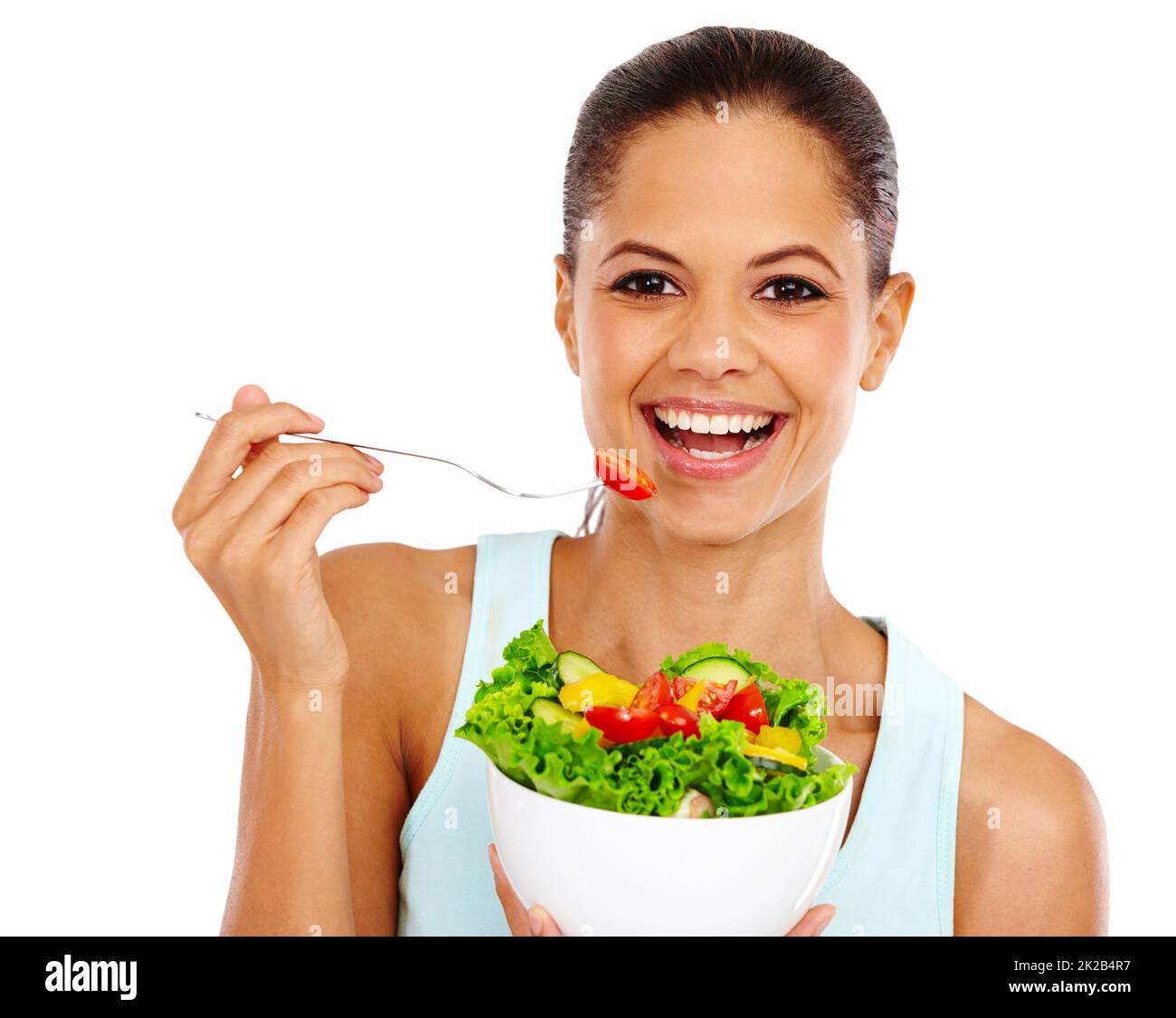 Manger sainement. Portrait d'une jeune femme attrayante mangeant une salade saine. Banque D'Images