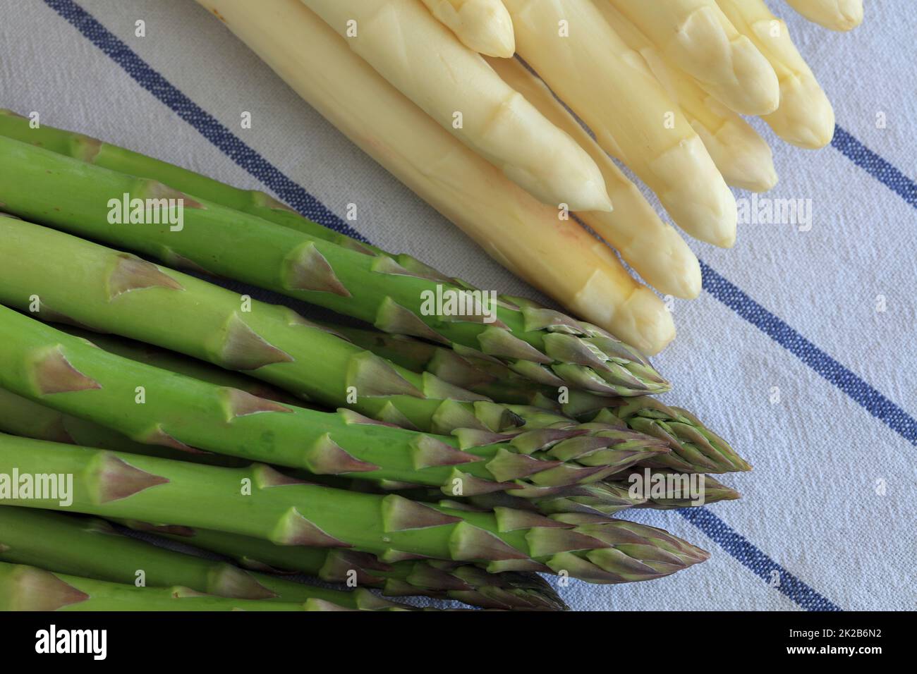 Asperges vertes et blanches Banque D'Images