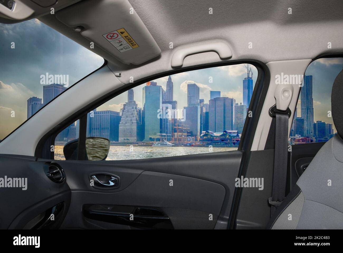 Fenêtre de voiture avec vue sur Manhattan, New York, Etats-Unis Banque D'Images