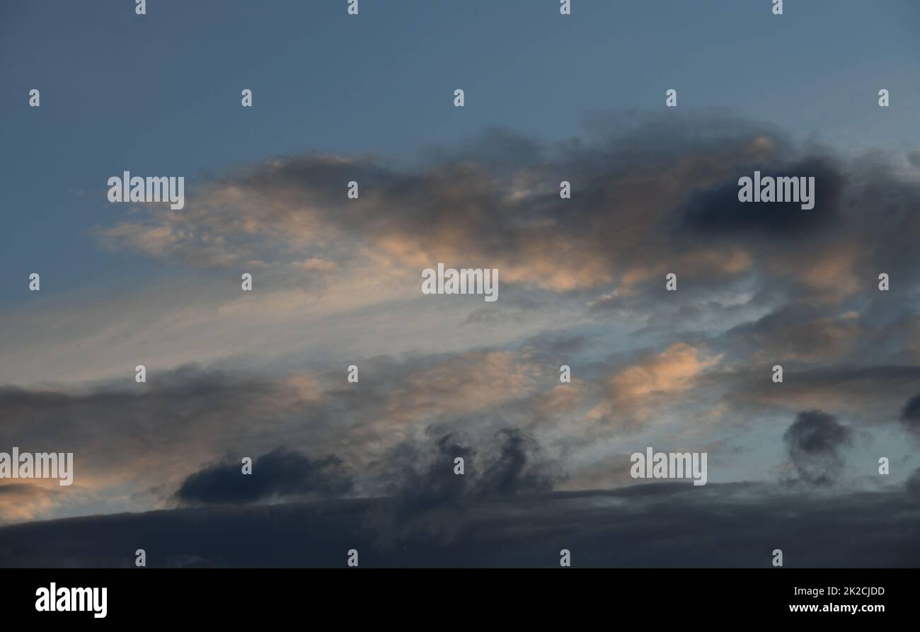 Nuages de tempête dans le ciel espagnol, province d'Alicante, Costa Blanca, Espagne Banque D'Images