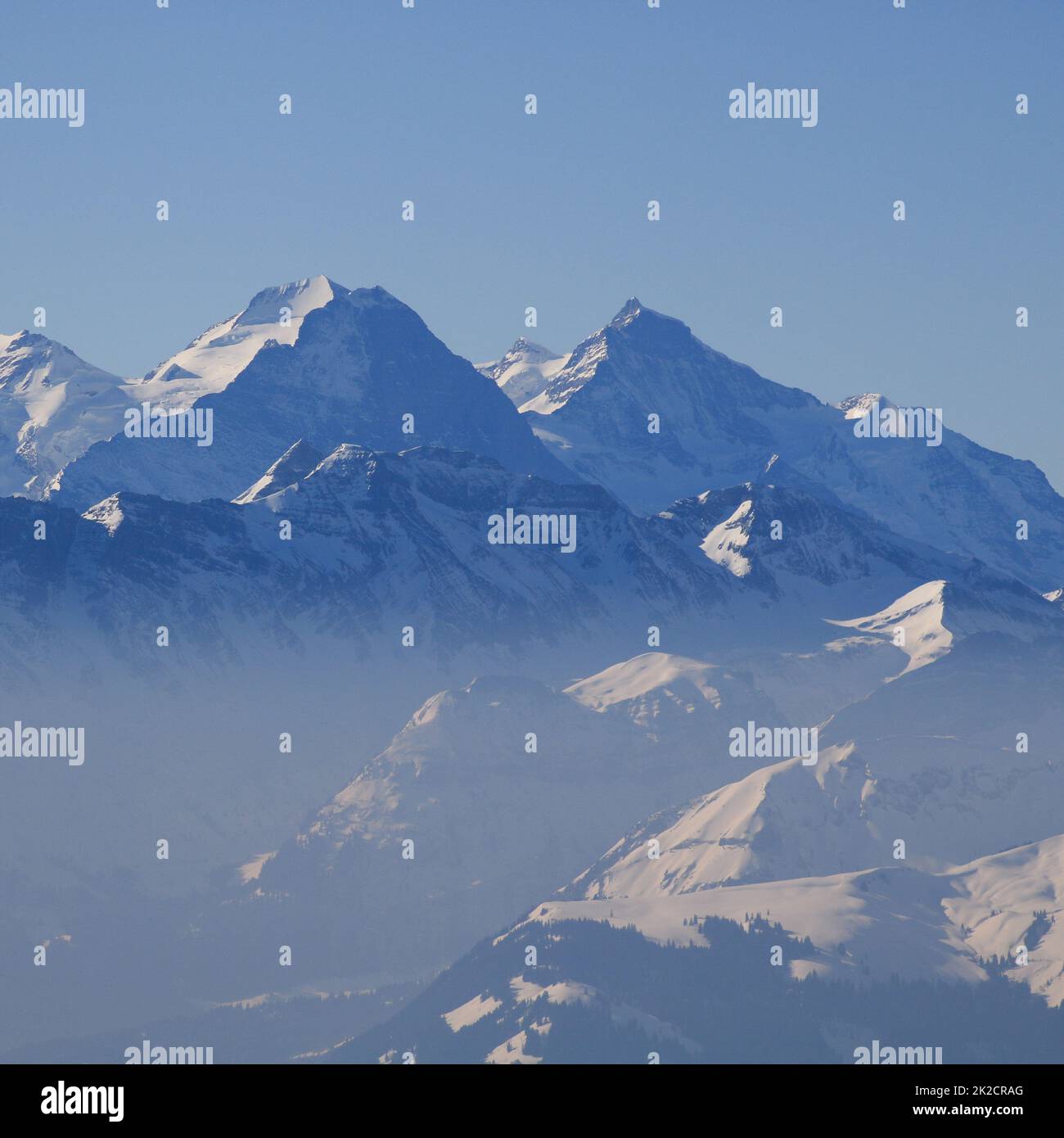 Célèbre chaîne de montagnes Eiger, Monch et Jungfrau en hiver. Banque D'Images