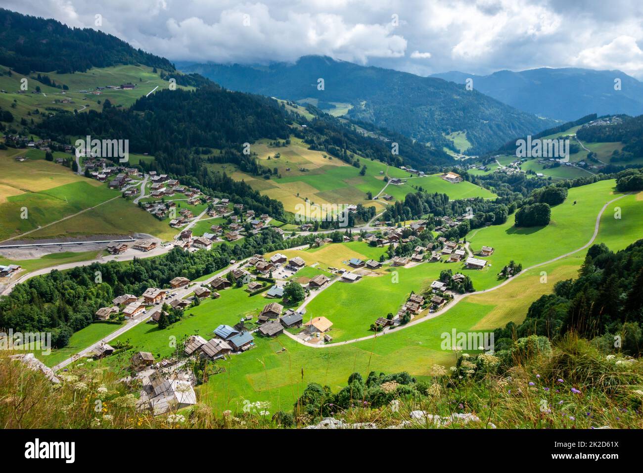 Paysage de montagne et village de Chinaillon, le Grand-Bornand, France Banque D'Images