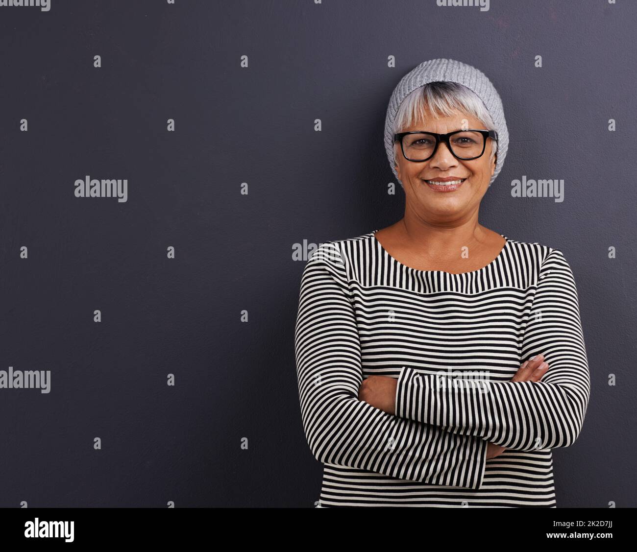 Un véritable créateur de tendances. Portrait d'une femme mûre debout dans un studio. Banque D'Images