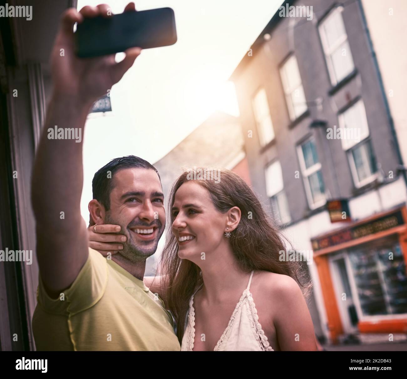 les-selfies-font-les-meilleurs-souvenirs-de-voyage-photo-d-un-jeune