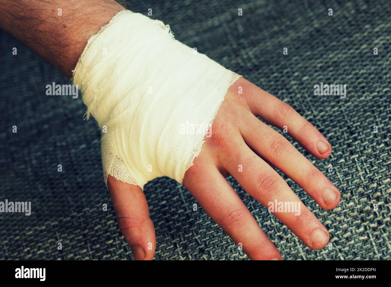 main homme blessé indice doigt bandage 26542696 Photo de stock chez Vecteezy