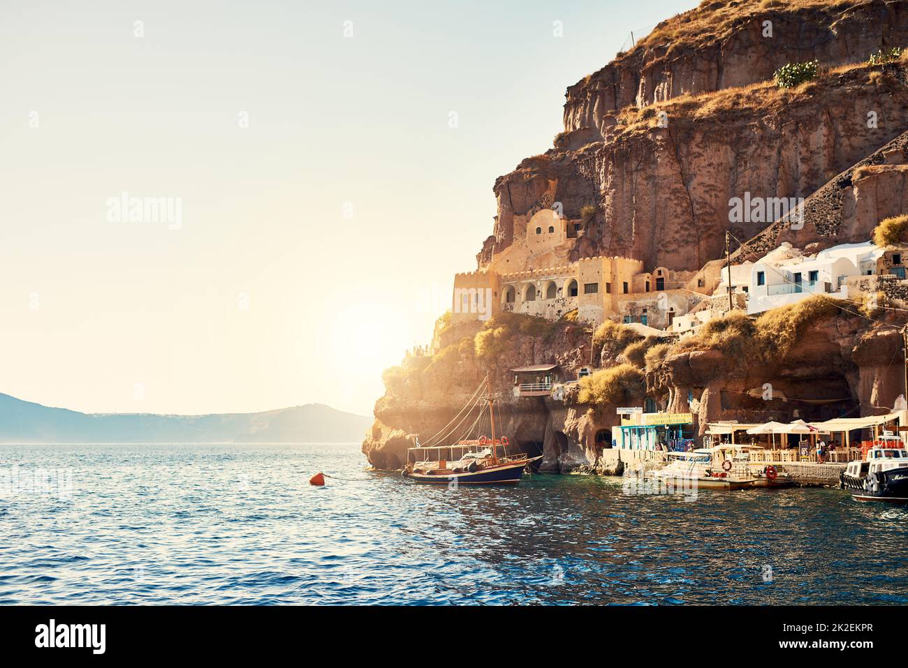 Quelle belle journée pour nager. Photo d'arrière-plan d'un beau paysage de rivage en méditerranée pendant la journée. Banque D'Images