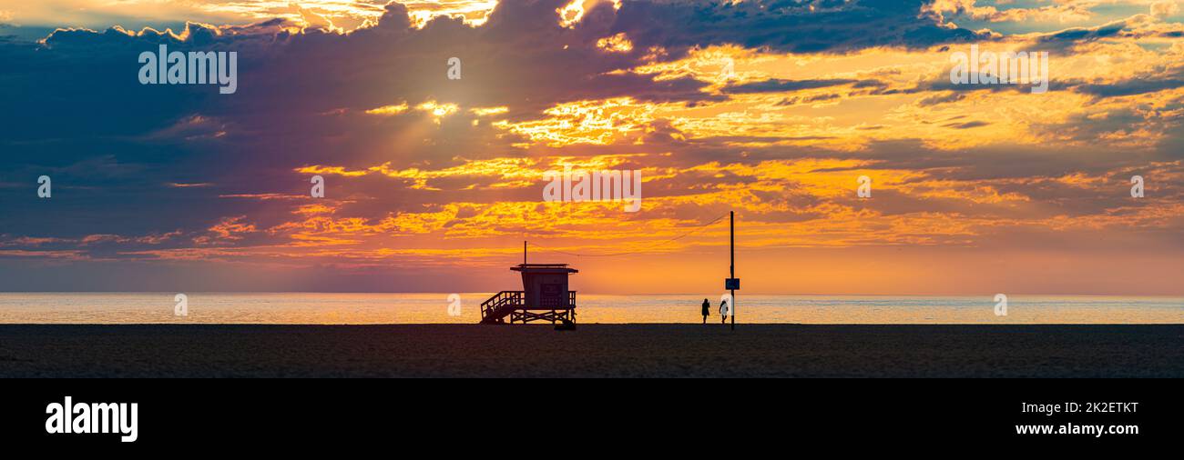 Cabine de sauveteur sur la plage de Santa Monica Banque D'Images