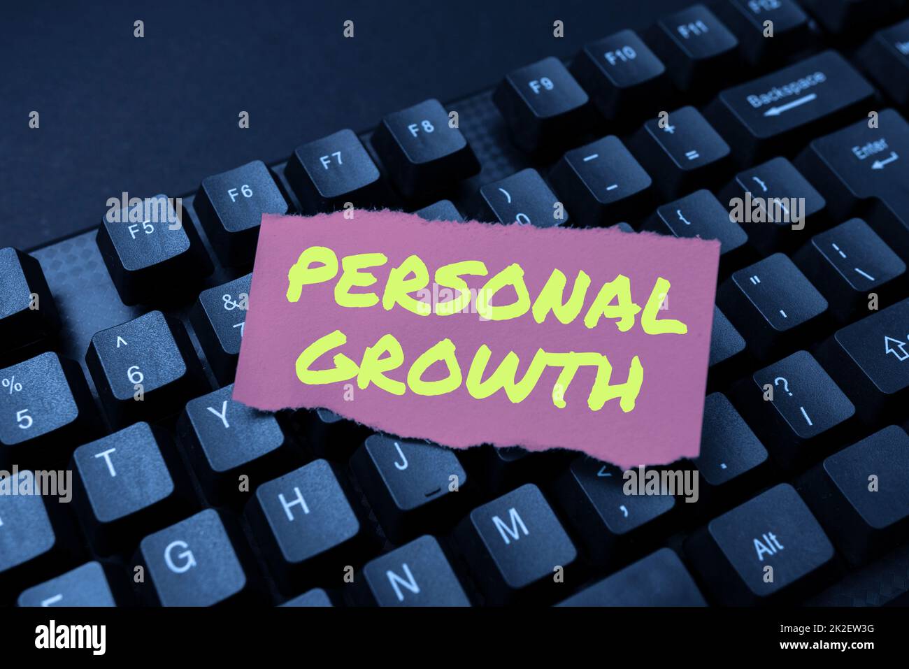 Affiche affichant la croissance personnelle. Mot pour améliorer développer vos compétences qualités Apprenez de nouveaux matériaux Fixin G Coding String Arrangement, tapant Programme Glitch Fix codes Banque D'Images