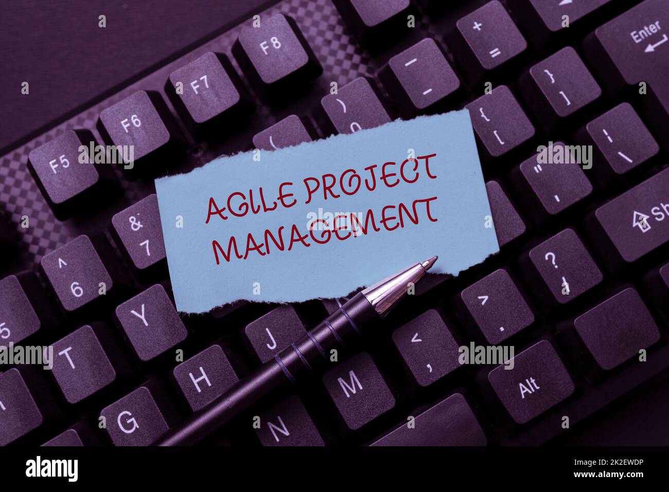 Légende présentant la gestion de projet Agile. Concept signification méthodologie de gestion de la technologie traditionnelle à la technologie moderne mise en place d'un nouveau site Web de blog en ligne, la saisie de contenu Internet significatif Banque D'Images