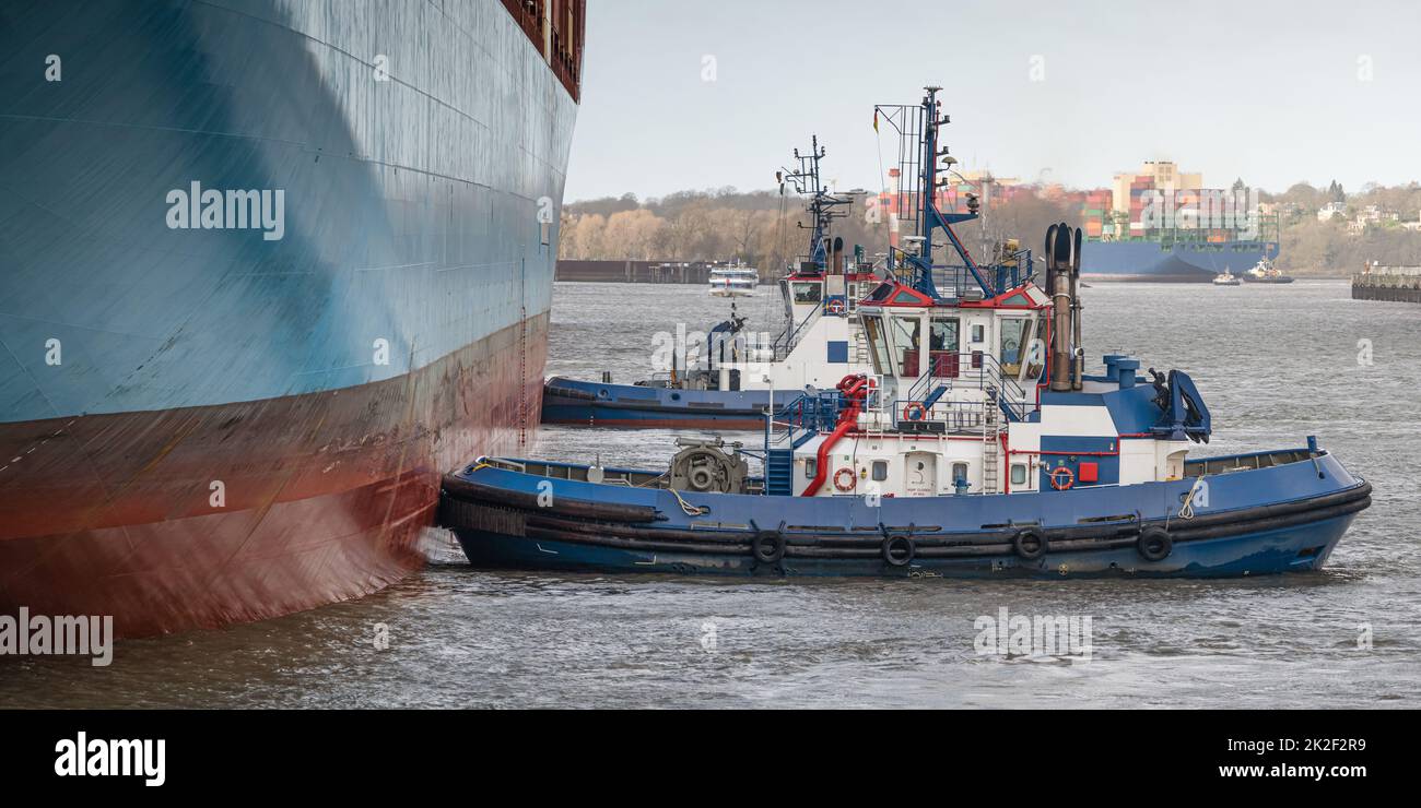 Remorqueurs dans le port de Hambourg Banque D'Images