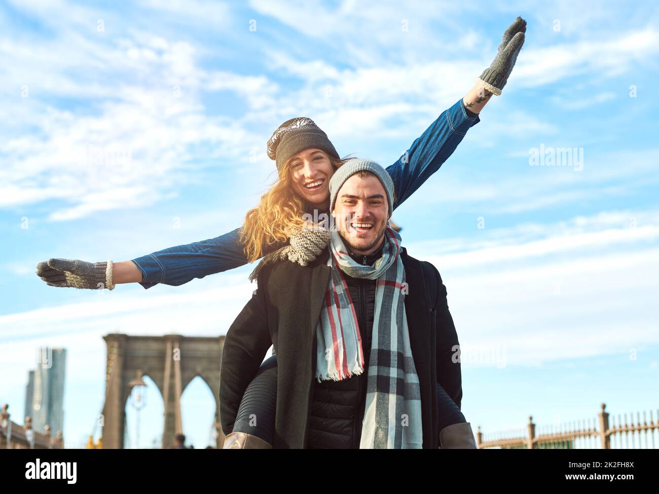 Je me sens le plus vivant quand je suis avec lui. Photo d'un jeune couple affectueux qui profite de son escapade à l'étranger. Banque D'Images