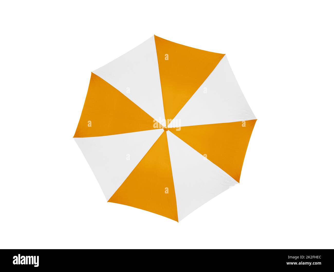 Parasol de plage à rayures blanc orange isolé sur fond blanc avec passe-cheveux Banque D'Images