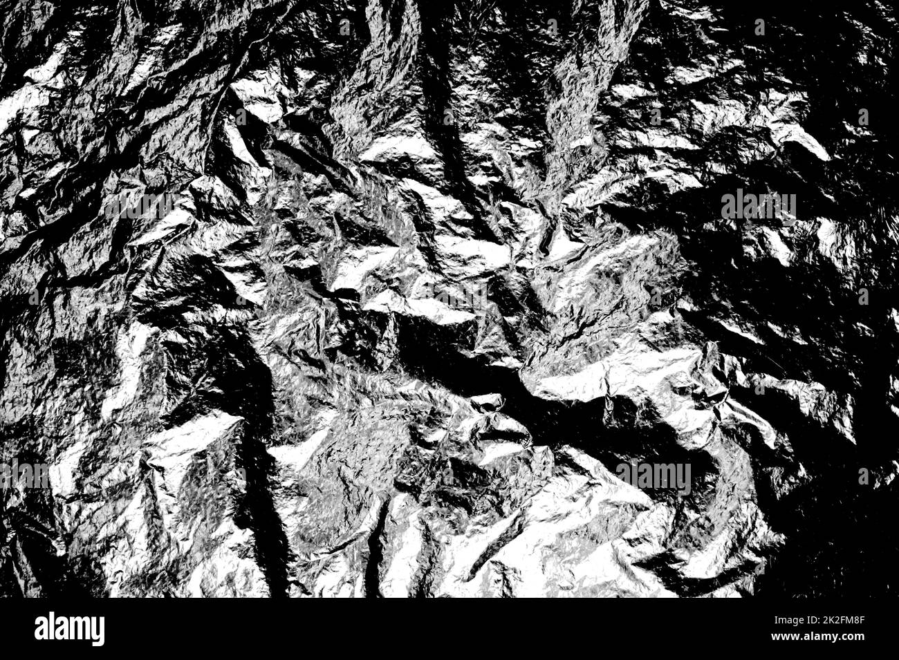 Texture d'arrière-plan en papier d'aluminium noir froissé Banque D'Images