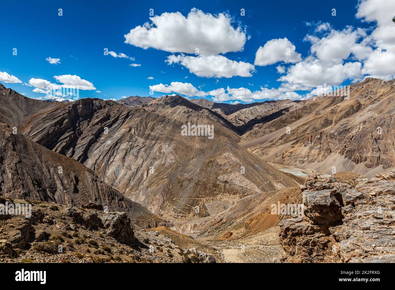 La route Manali-Leh en Himalaya Banque D'Images