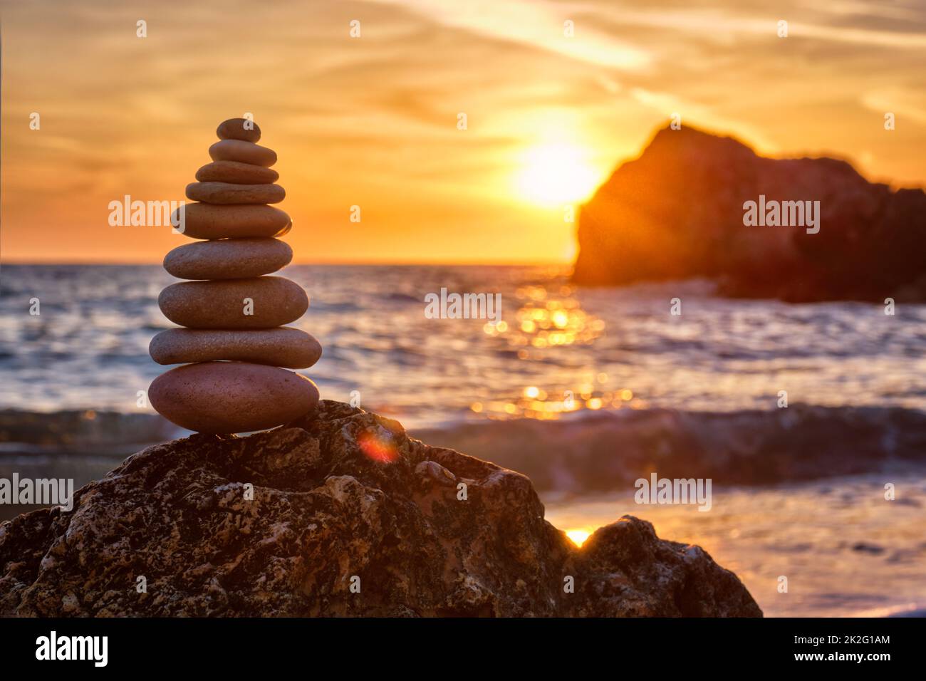 Concept d'équilibre et d'harmonie - pile de pierre sur le plage Banque D'Images