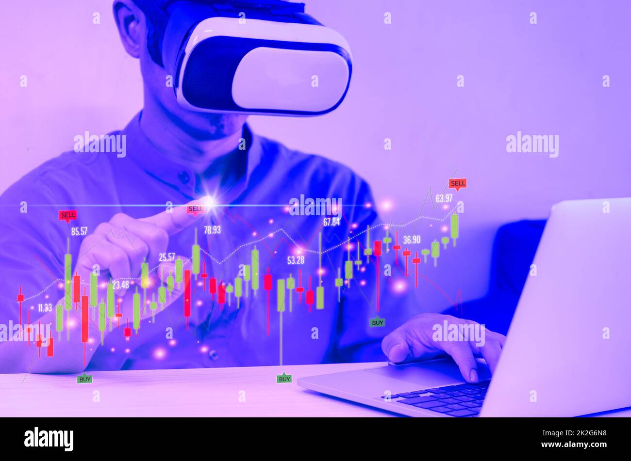 Homme portant des lunettes VR tactile écran virtuel métaverse technologie connexion Internet.Finance et concept d'investissement d'affaires. Fonds d'investissement en actions et crypto Banque D'Images