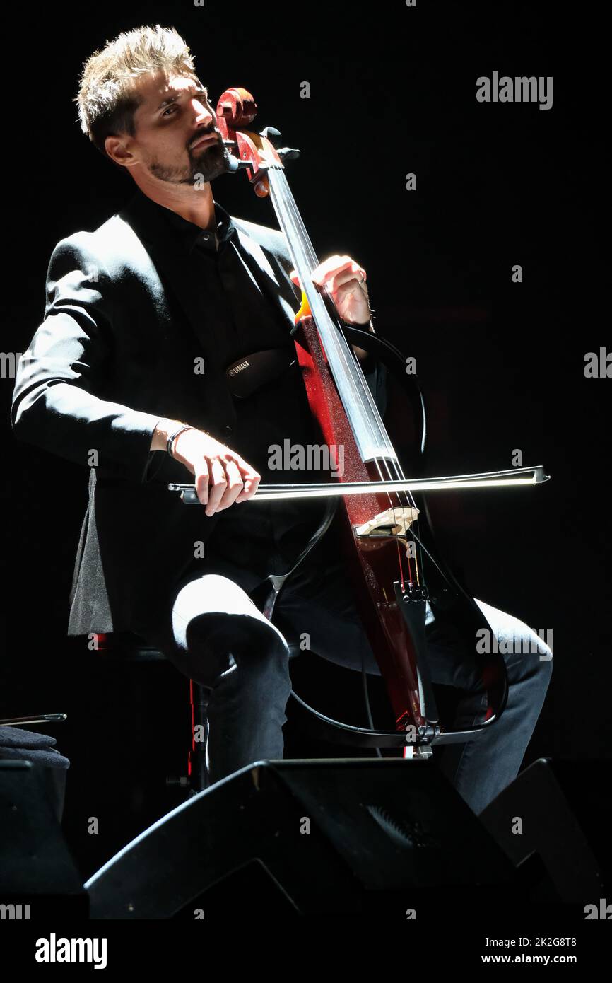 Arena di Verona, Vérone, Italie, 22 septembre 2022, Le 2Cellos - Luka Sulic pendant 2Cellos - Tour du monde - concert de musique Banque D'Images