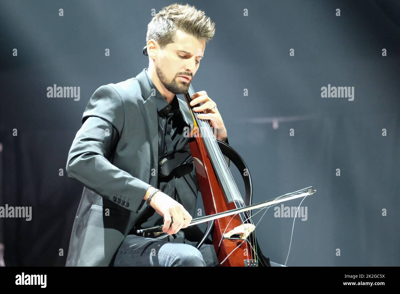 Arena di Verona, Vérone, Italie, 22 septembre 2022, Le 2Cellos - Luka Sulic pendant 2Cellos - Tour du monde - concert de musique Banque D'Images