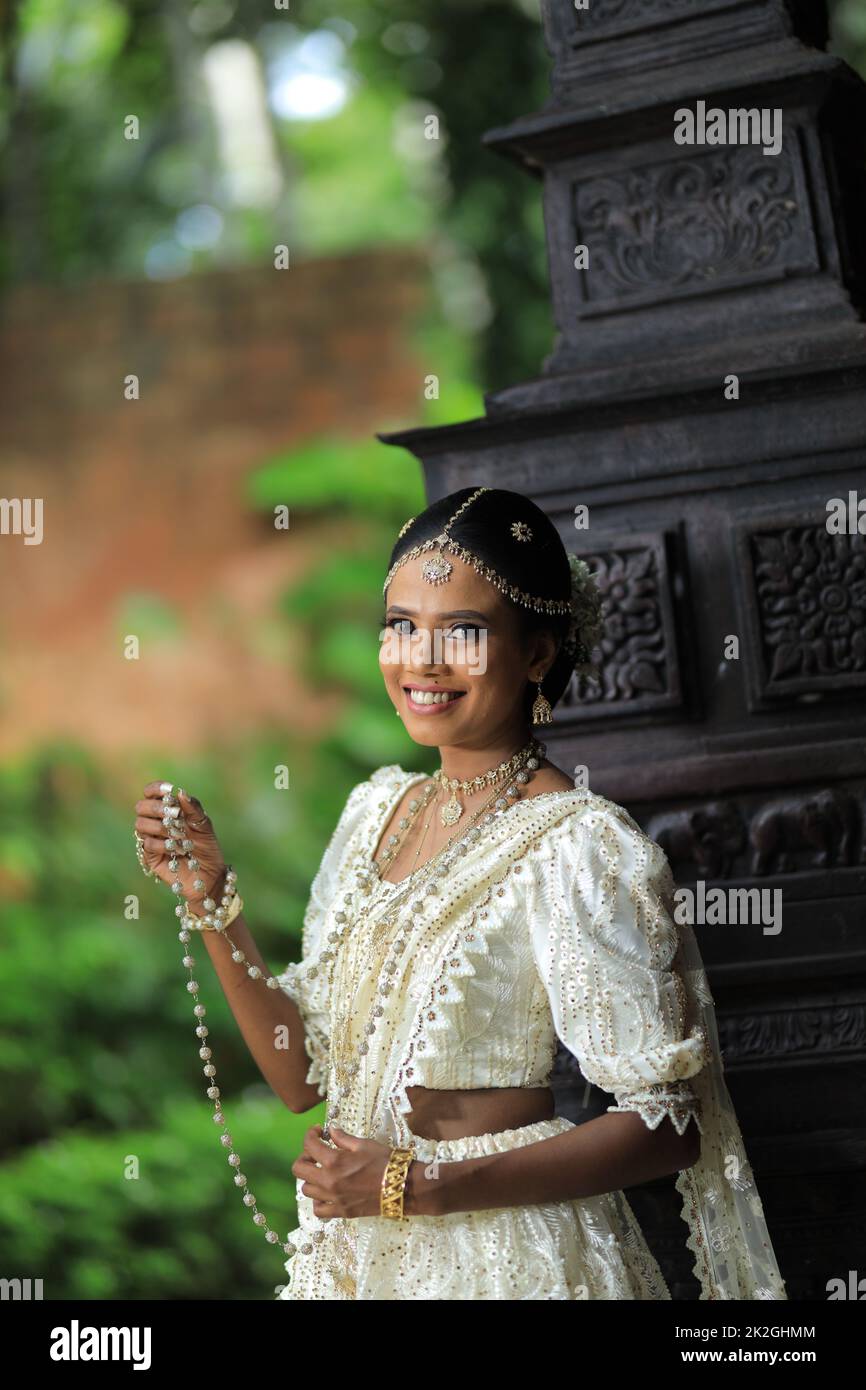 Mariée de Kandyan blanc Sri Lankais Banque D'Images