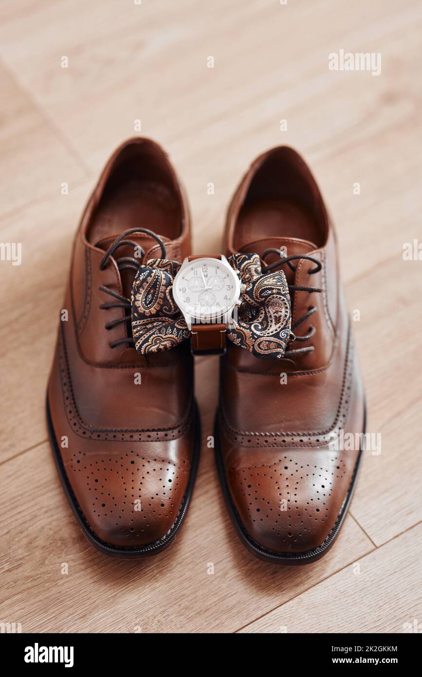 Prêt à vous donner l'air d'un coup de main. Coupe courte de chaussures et d'accessoires pour hommes. Banque D'Images