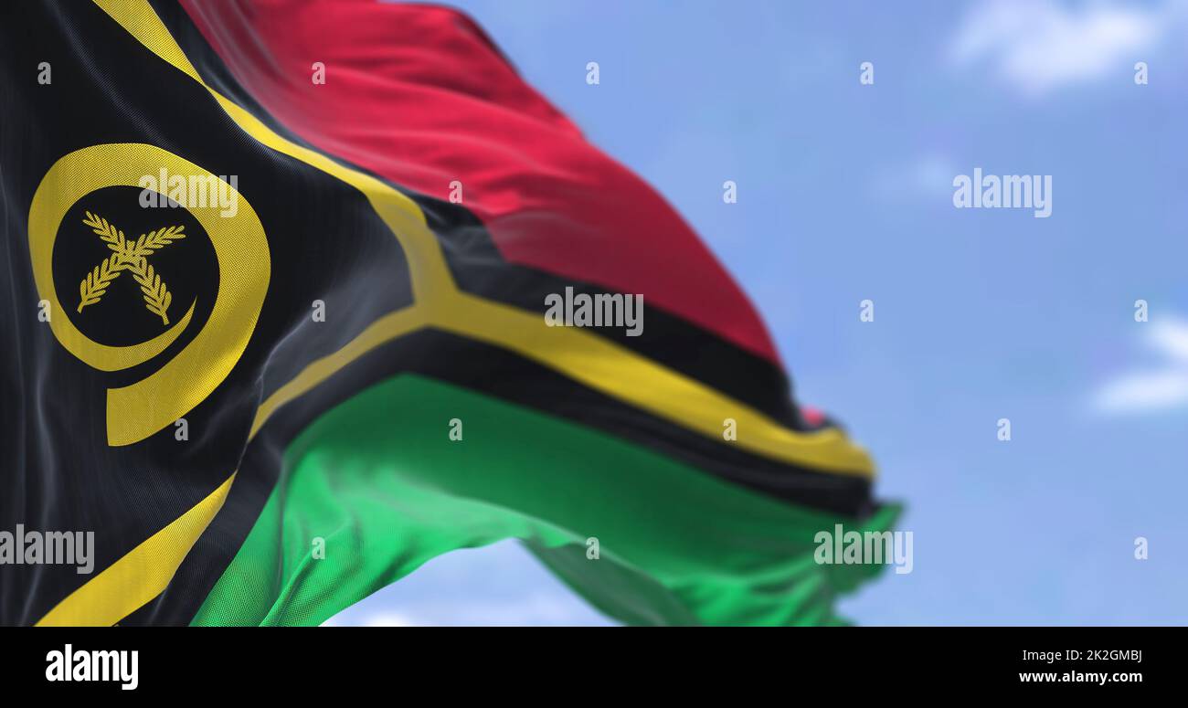 Détail du drapeau national de Vanuatu agitant dans le vent un jour clair Banque D'Images