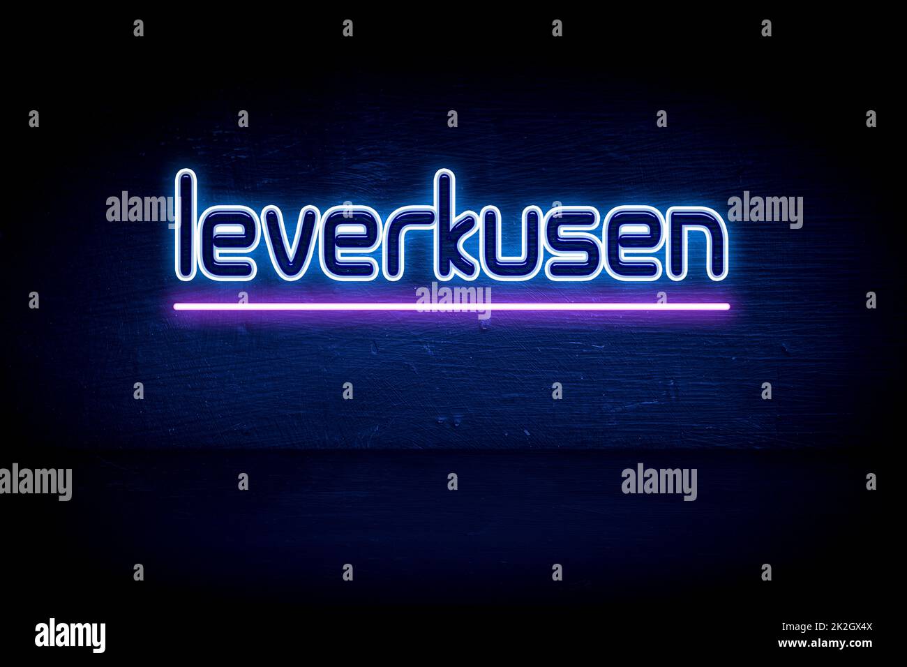 Leverkusen - panneau d'annonce au néon bleu Banque D'Images