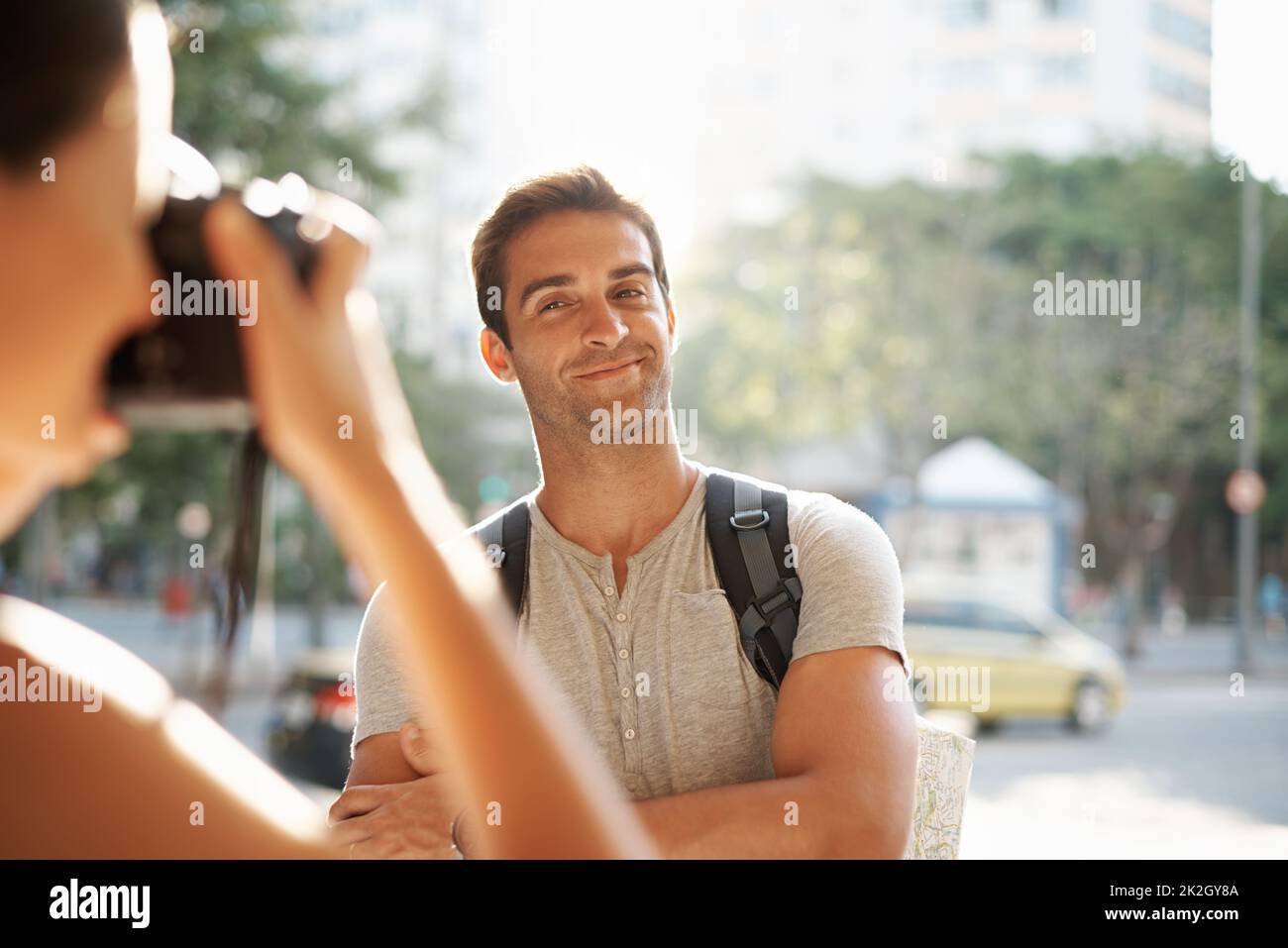 Vacation memories. a young man posing for a photo while touring a foreign city. Banque D'Images