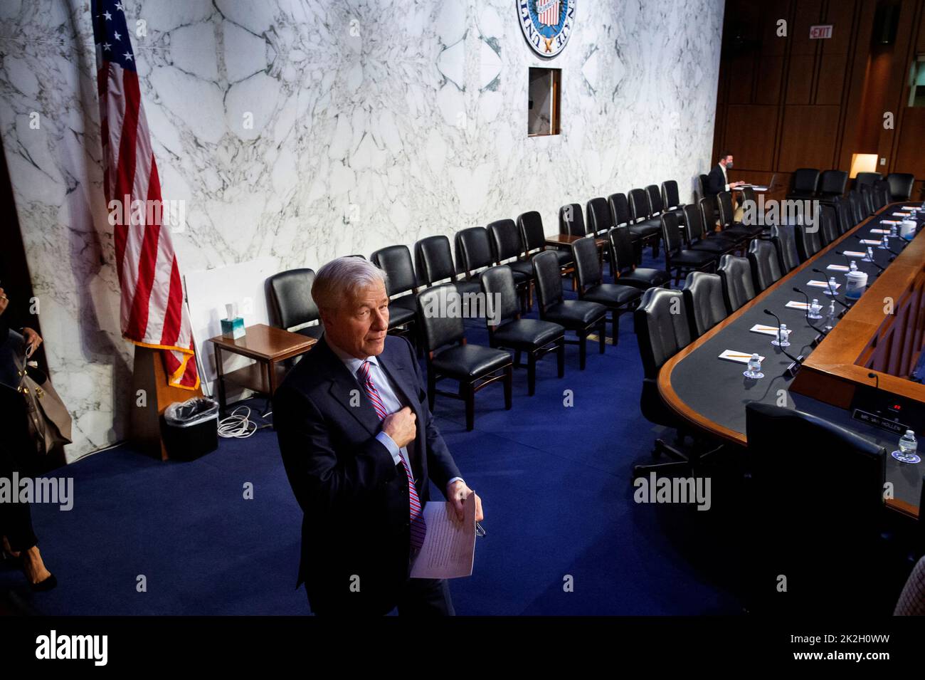 Jamie Dimon, Chairman and CEO, JPMorgan Chase & Co., arrives for a Senate Committee on Banking, Housing, and Urban Affairs oversight hearing to examine the nation's largest banks, in the Hart Senate Office Building in Washington, DC, USA, Thursday, September 22, 2022. Photo by Rod Lamkey/CNP/ABACAPRESS.COM Banque D'Images