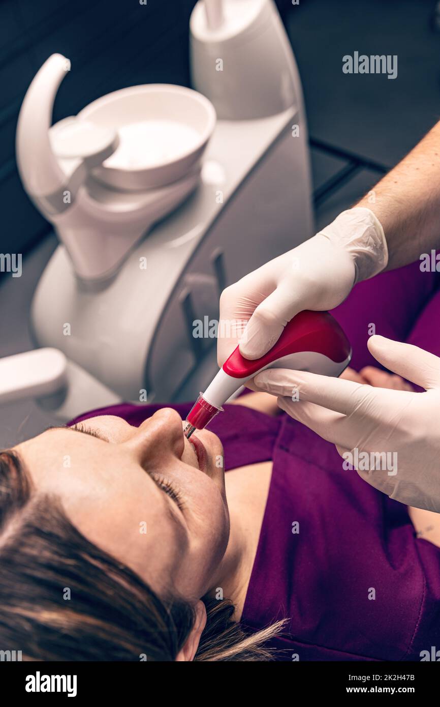 Couleur des dents correspondant à celle du dentiste Banque D'Images