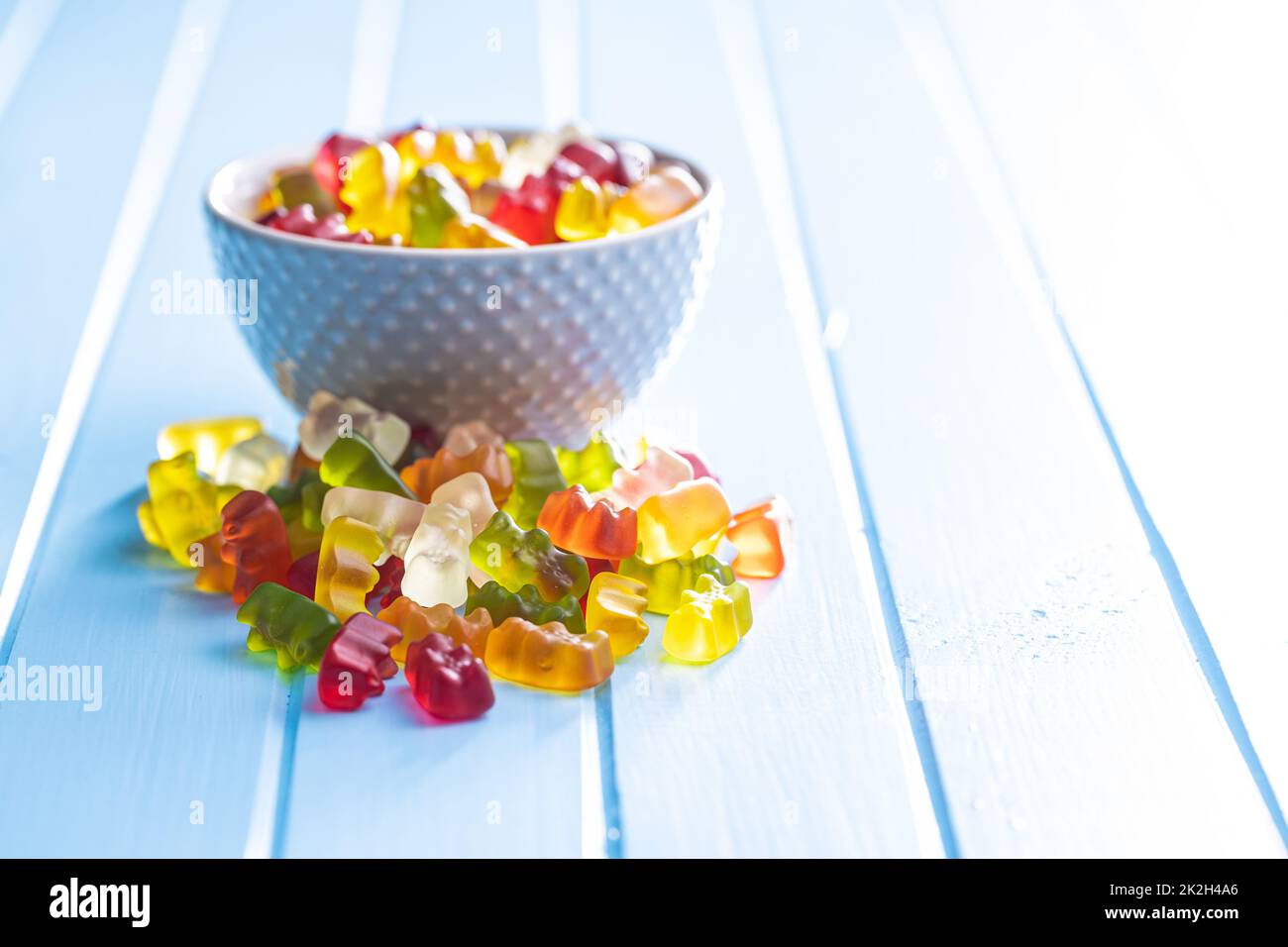 Bonbons à la gelée et à l'ours. Confiseries sucrées colorées. Banque D'Images