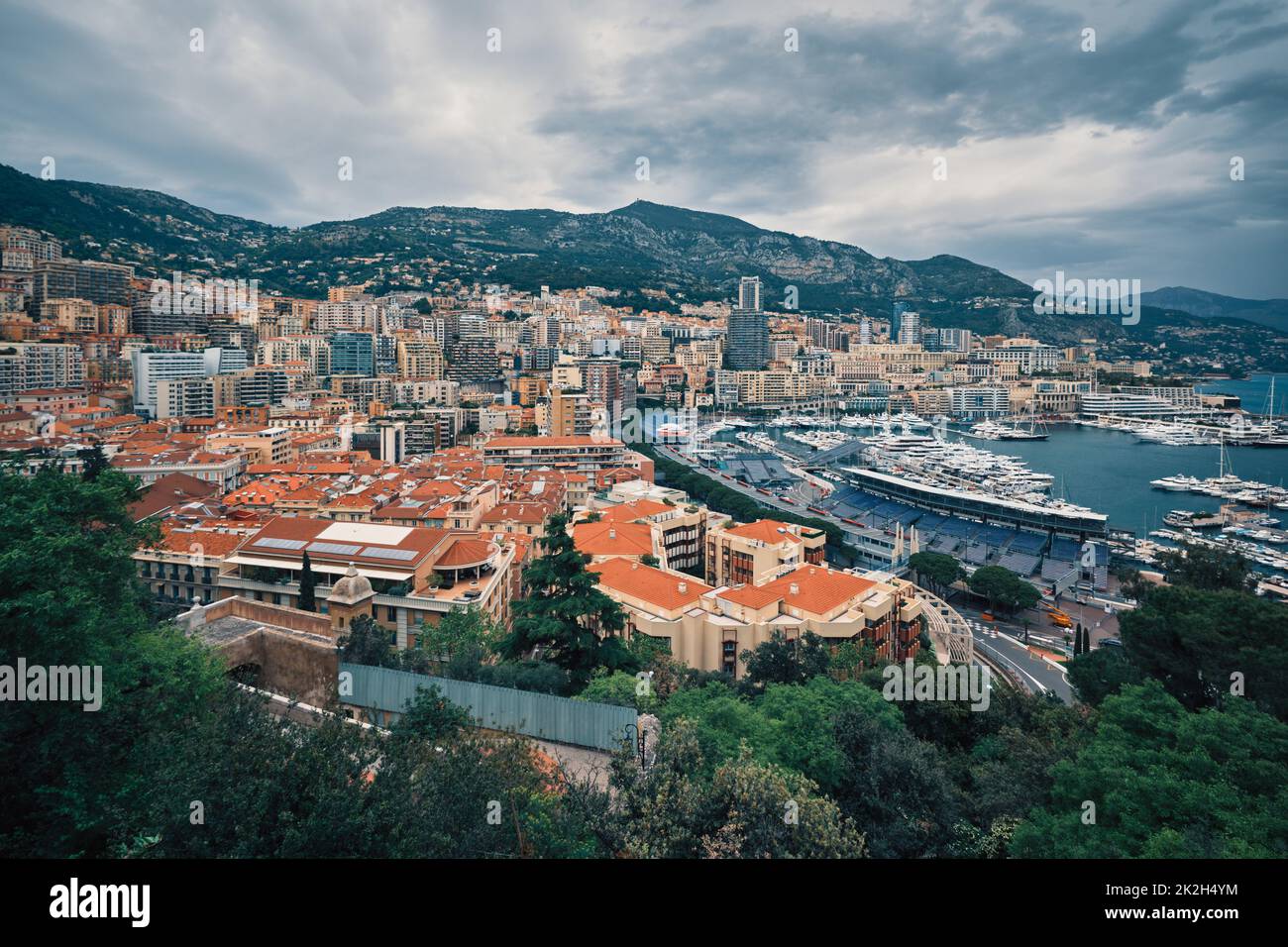 Vue sur Monaco avec le circuit de Formule 1 Banque D'Images