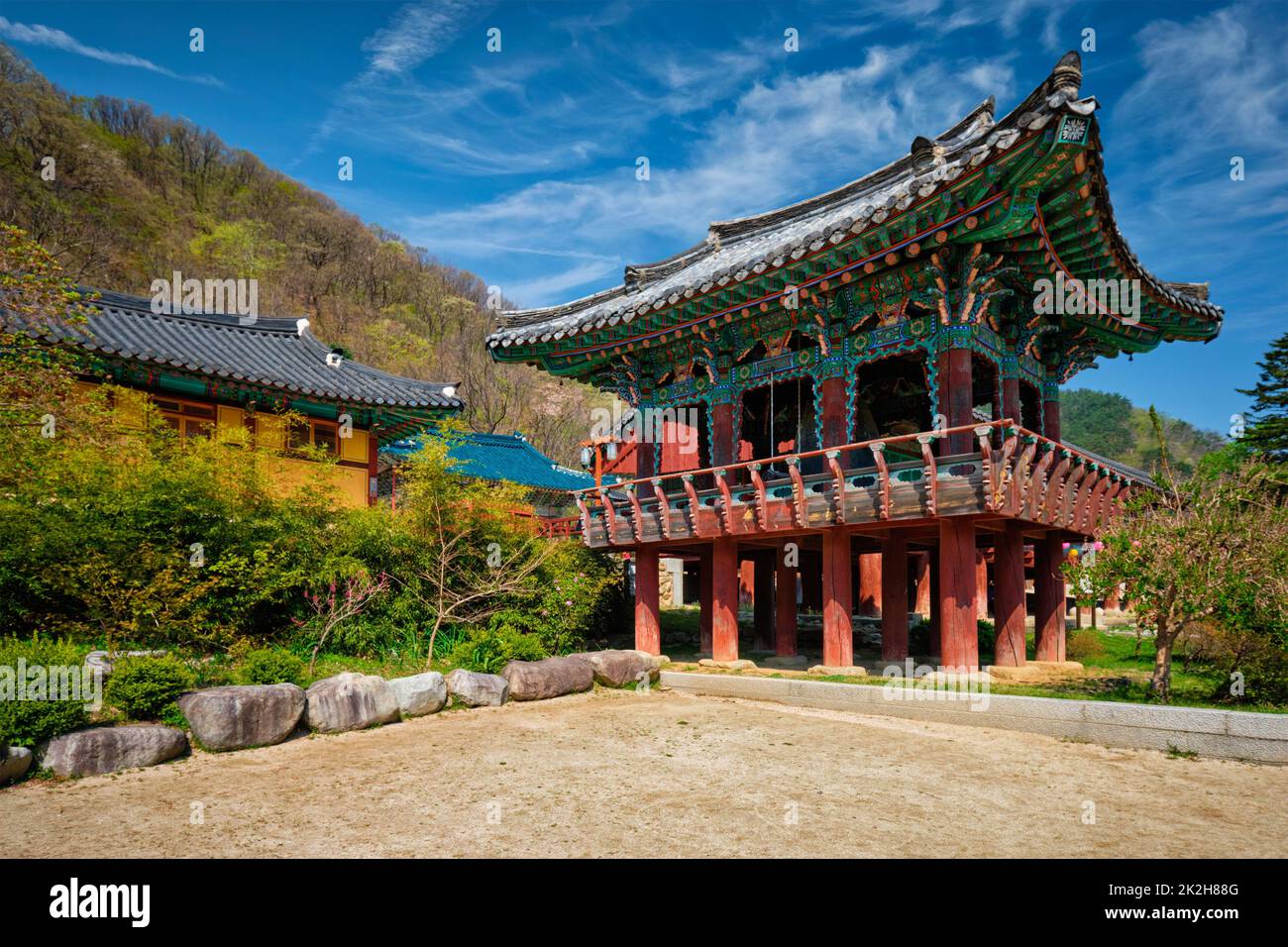 Temple Sinheungsa dans le Parc National de Seoraksan, Seoraksan, Corée du Sud Banque D'Images