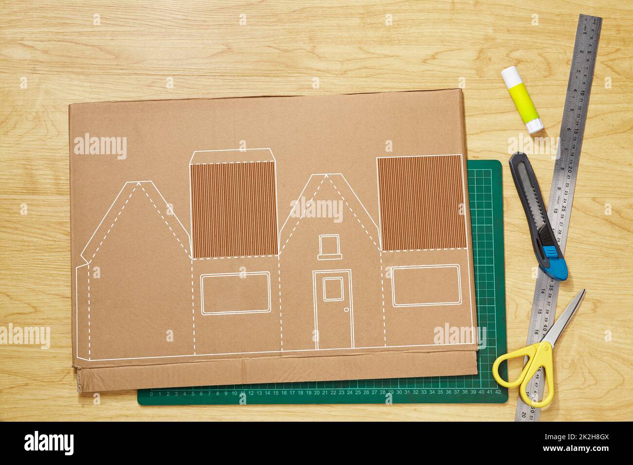 motifs pour l'artisanat de faire des maisons miniatures à partir de carton et d'outils Banque D'Images